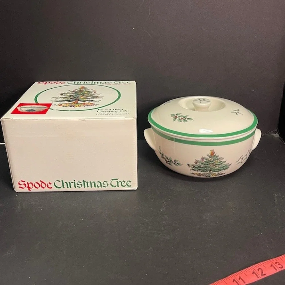 Vintage 1997 Spode Christmas Tree 2 Pint Covered Casserole Made in England Boxed